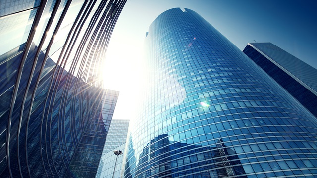 Curved office building reflecting the sun 